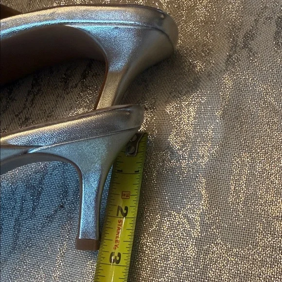 Naturalizer Women's Metallic Silver Mules - Picture 3 of 6